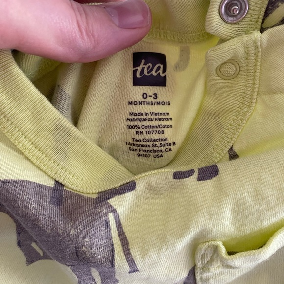 Two Tea Collection rompers in size 0-3 months - Picture 6 of 7
